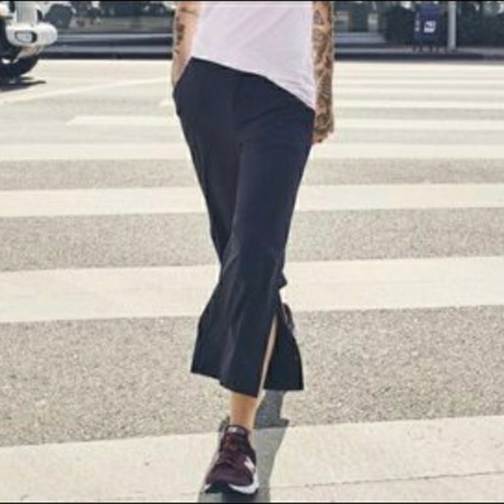Athleta Tribeca Crop Pants Size 10 Navy Snap Legs